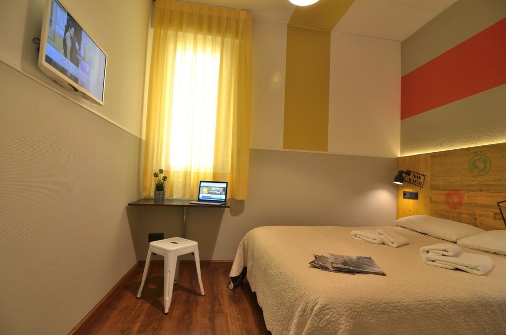 Camera Matrimoniale con Bagno in Comune